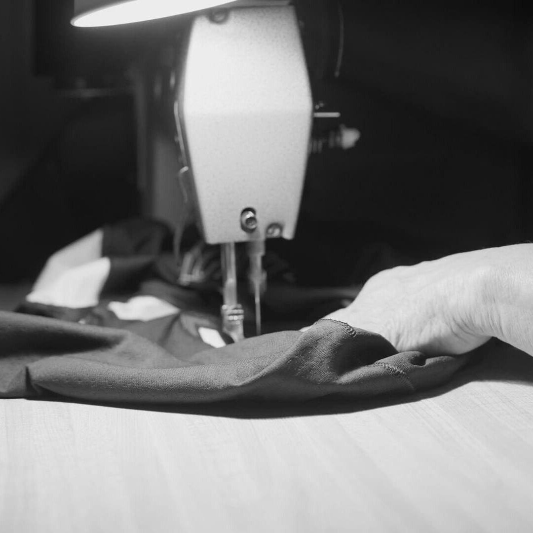 A black and white photo of an industrial sewing machine.